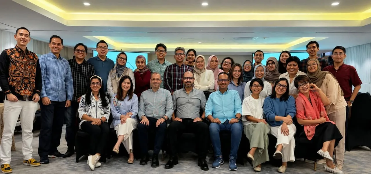 Roche Indonesia team group photo following a Strategic Account Excellence program